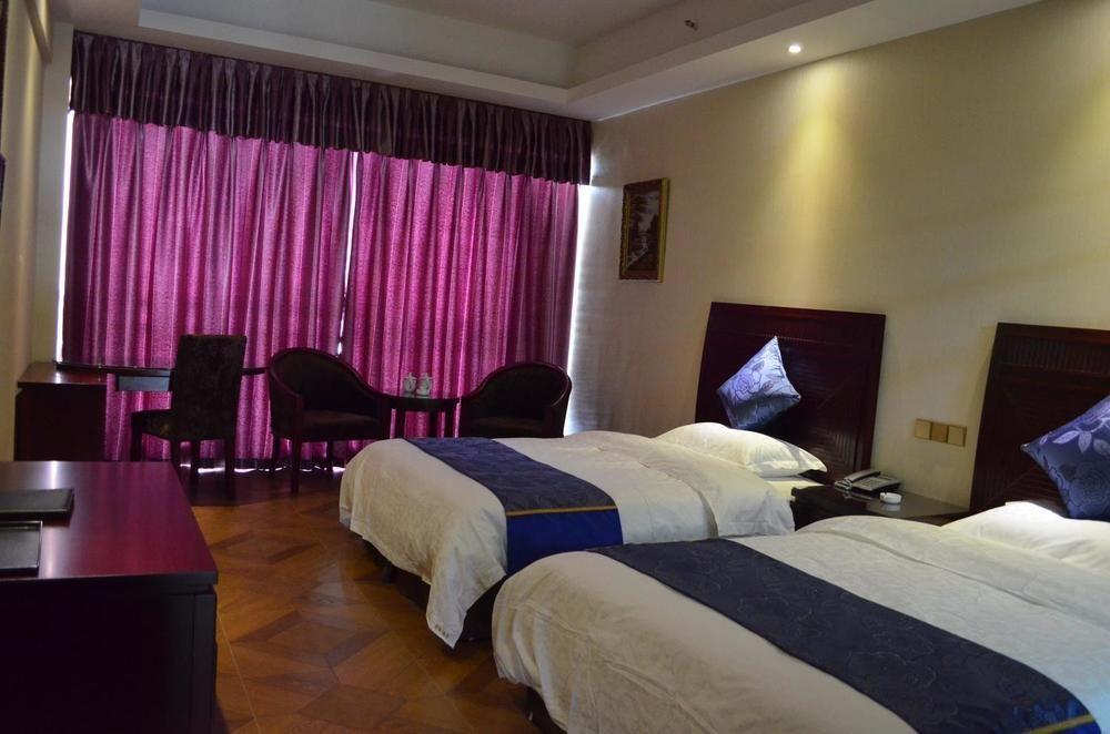 Fengyu Business Hotel Чънду Екстериор снимка